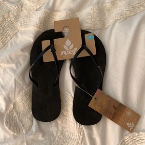 Women’s black Reef fillip flops!